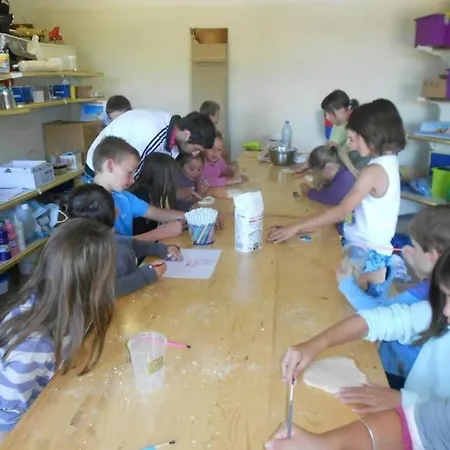 Zecamping 4 Etoiles Chiens Acceptes Tennis Piscine Chauffee خيمة فخمة 4*