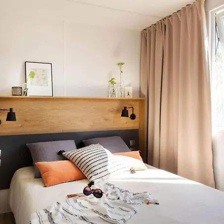 Zecamping 4 Etoiles Chiens Acceptes Tennis Piscine Chauffee Lyxtält 4*