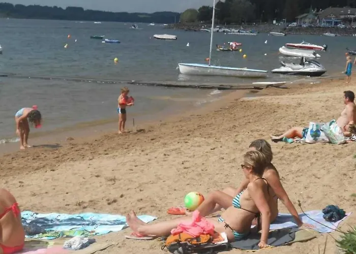 Zecamping 4 Etoiles Chiens Acceptes Tennis Piscine Chauffee خيمة فخمة Salles-Curan