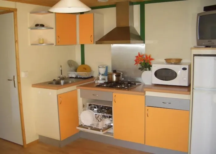 Zecamping 4 Etoiles Chiens Acceptes Tennis Piscine Chauffee خيمة فخمة 4*