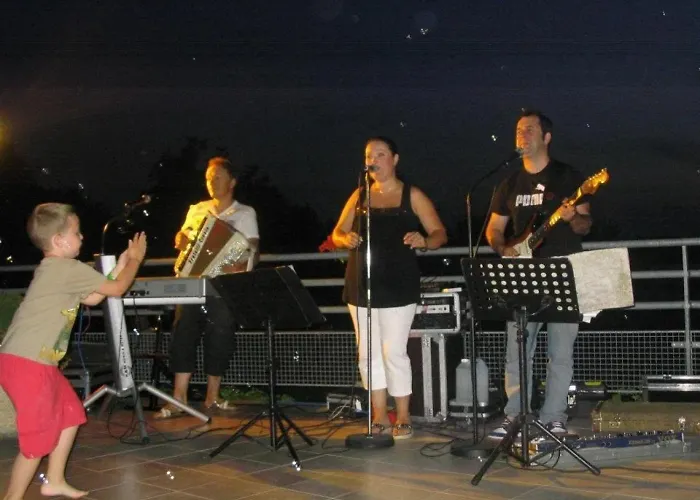 Zecamping 4 Etoiles Chiens Acceptes Tennis Piscine Chauffee 4*