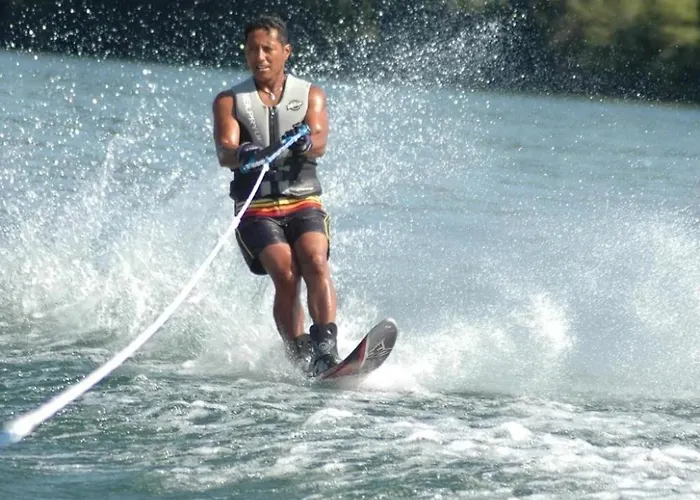 خيمة فخمة Zecamping 4 Etoiles Chiens Acceptes Tennis Piscine Chauffee Salles-Curan