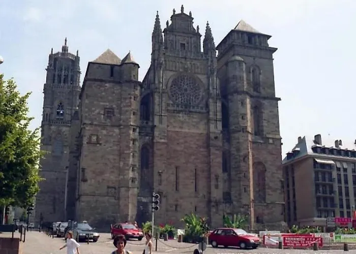 Zecamping 4 Etoiles Chiens Acceptes Tennis Piscine Chauffee Salles-Curan