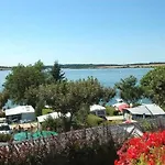 Zecamping 4 Etoiles Chiens Acceptes Tennis Piscine Chauffee 4*